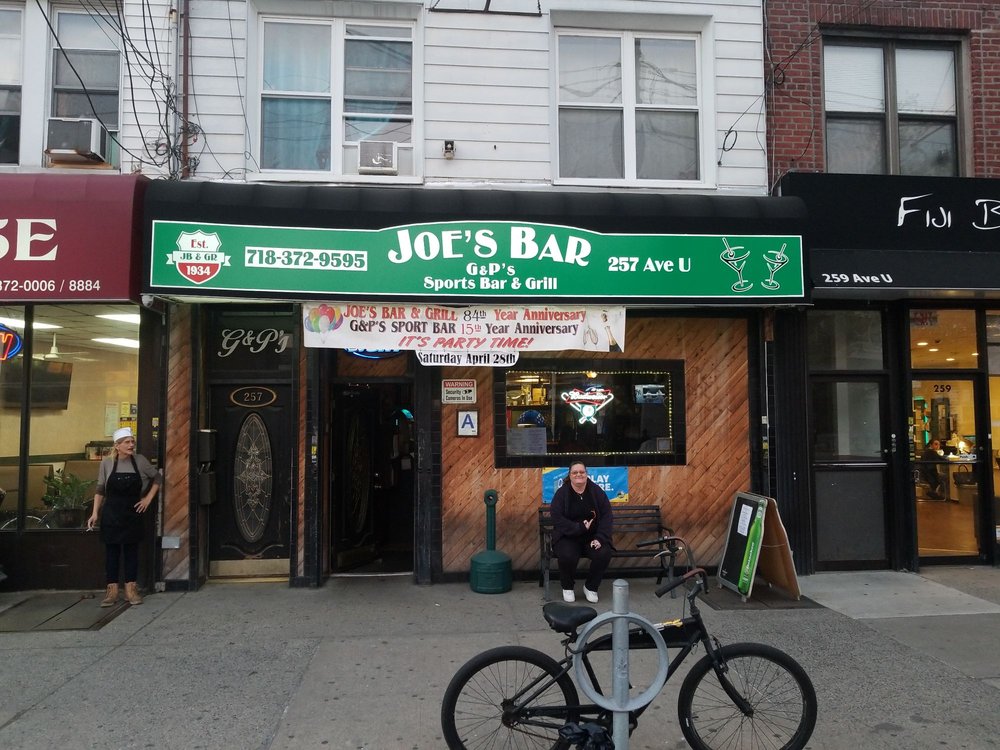Joes Bar and Grill