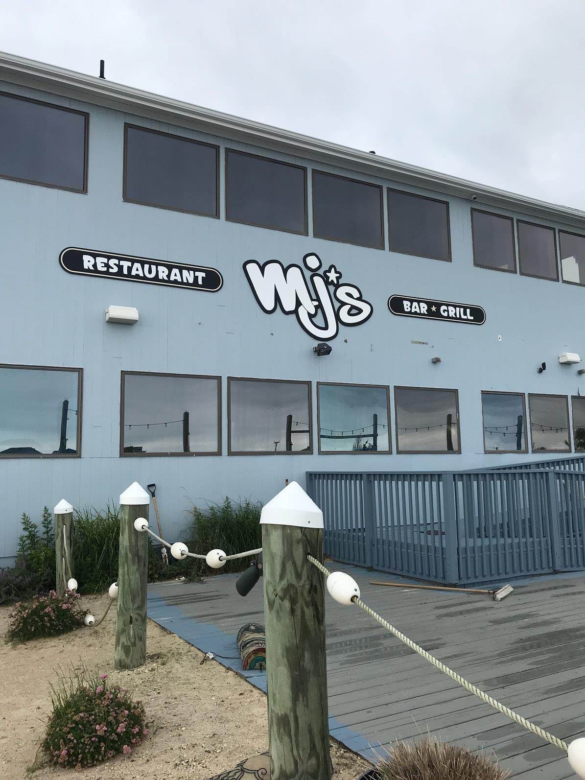 MJs Restaurant Bar And Grill
